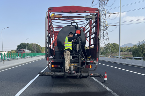 水性環(huán)氧乳化瀝青防水粘結(jié)層技術(shù)